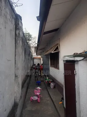 3chbre Maison dans Parcelle Avec Maison, Lemba à Vendre