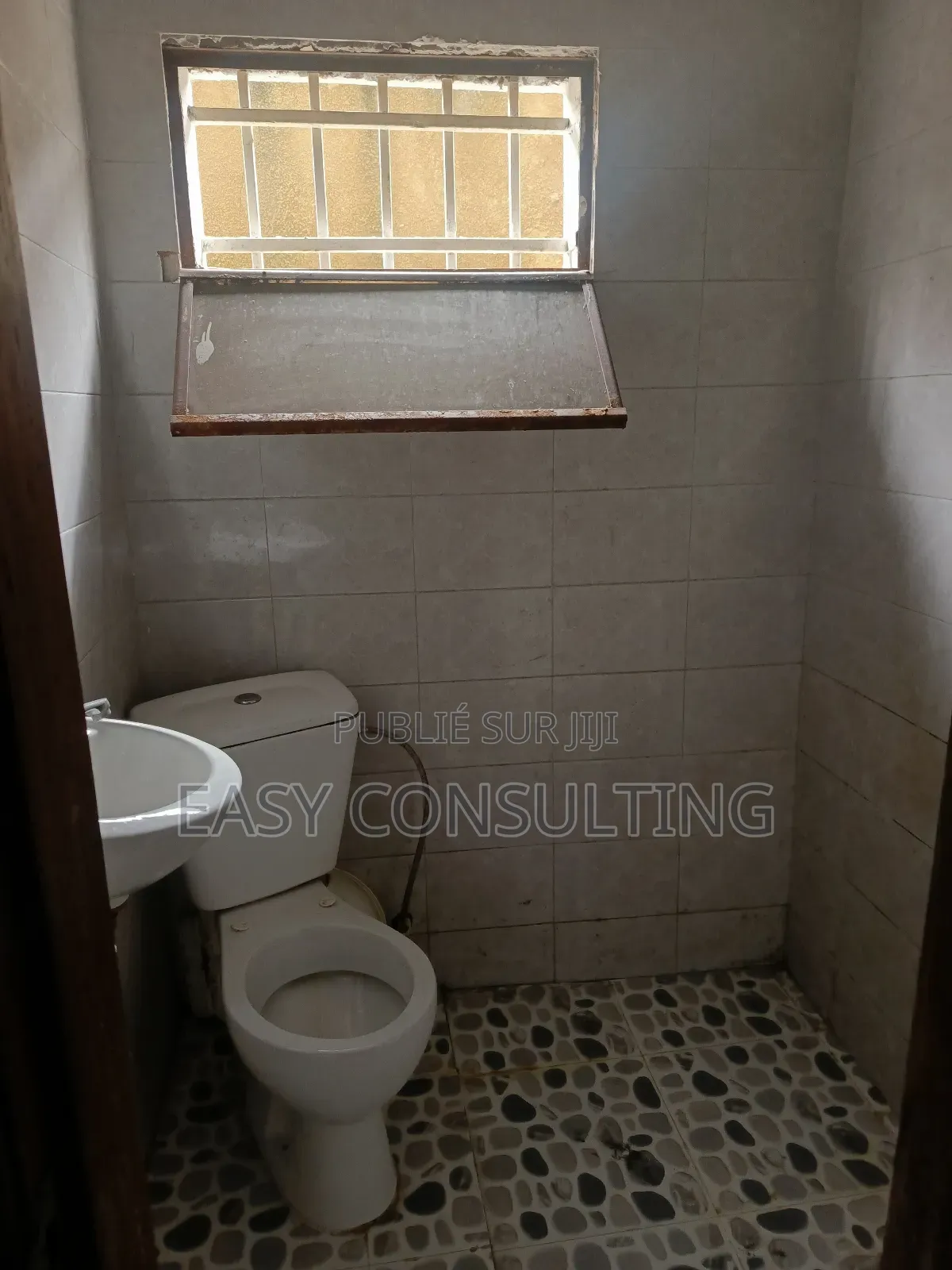 3chbre Maison dans Vente Parcelle Dotée, Ngiri-Ngiri à Vendre