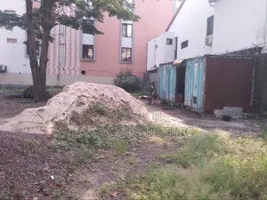 Terrain À Vendre Situé À Ngaliema Binza Okapi Sur Macadam