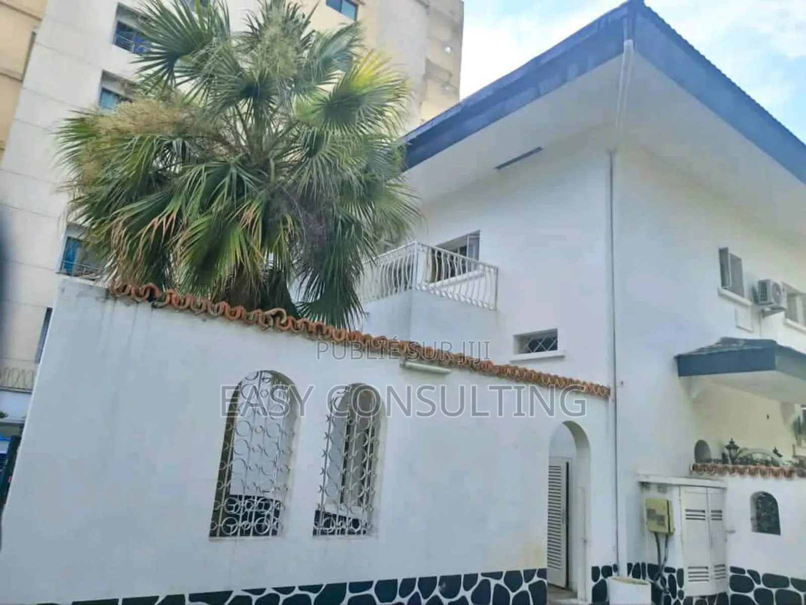 8chbre Villa dans Villa, Gombe à Vendre