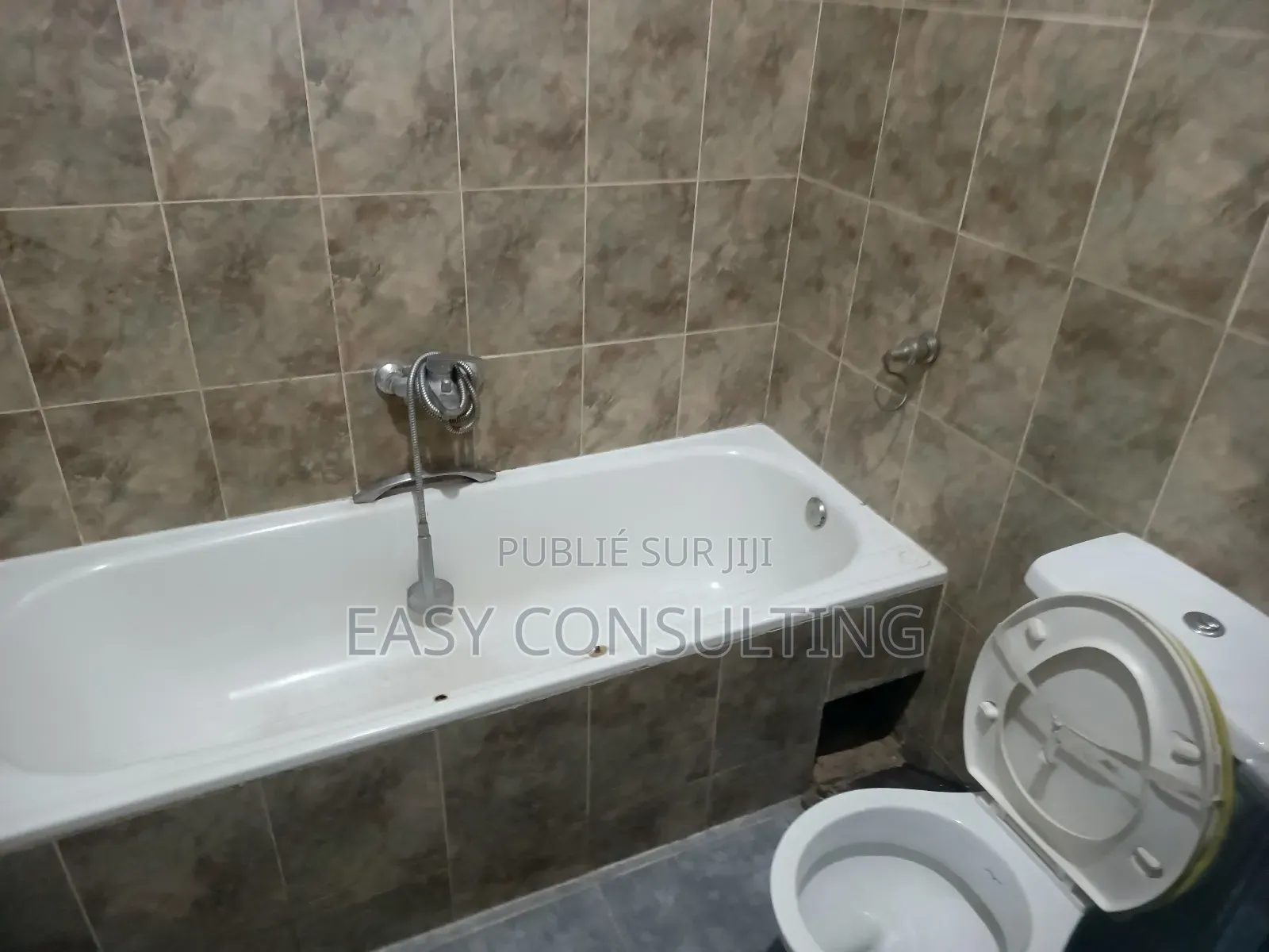 8chbre Villa dans Villa, Gombe à Vendre