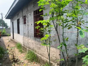 3chbre Maison dans Parcelle Dotée D'Une, Nsele à Vendre