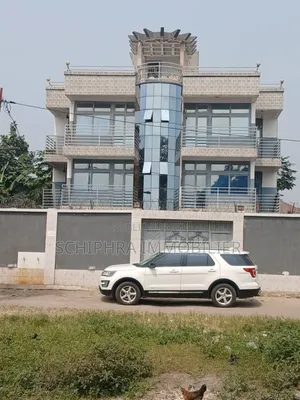 Photo - Immeuble Nouvellement Construit