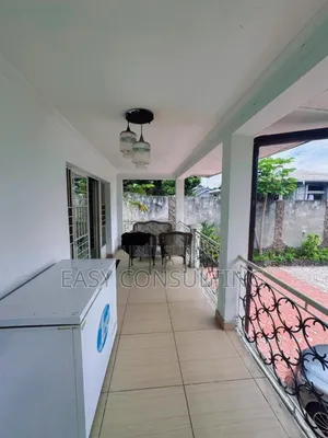 4chbre Villa dans Ngaliema à Vendre