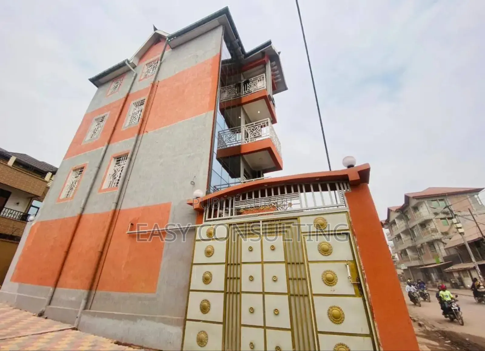 2chbre Villa dans Un Bâtiment, Ngaliema à Vendre