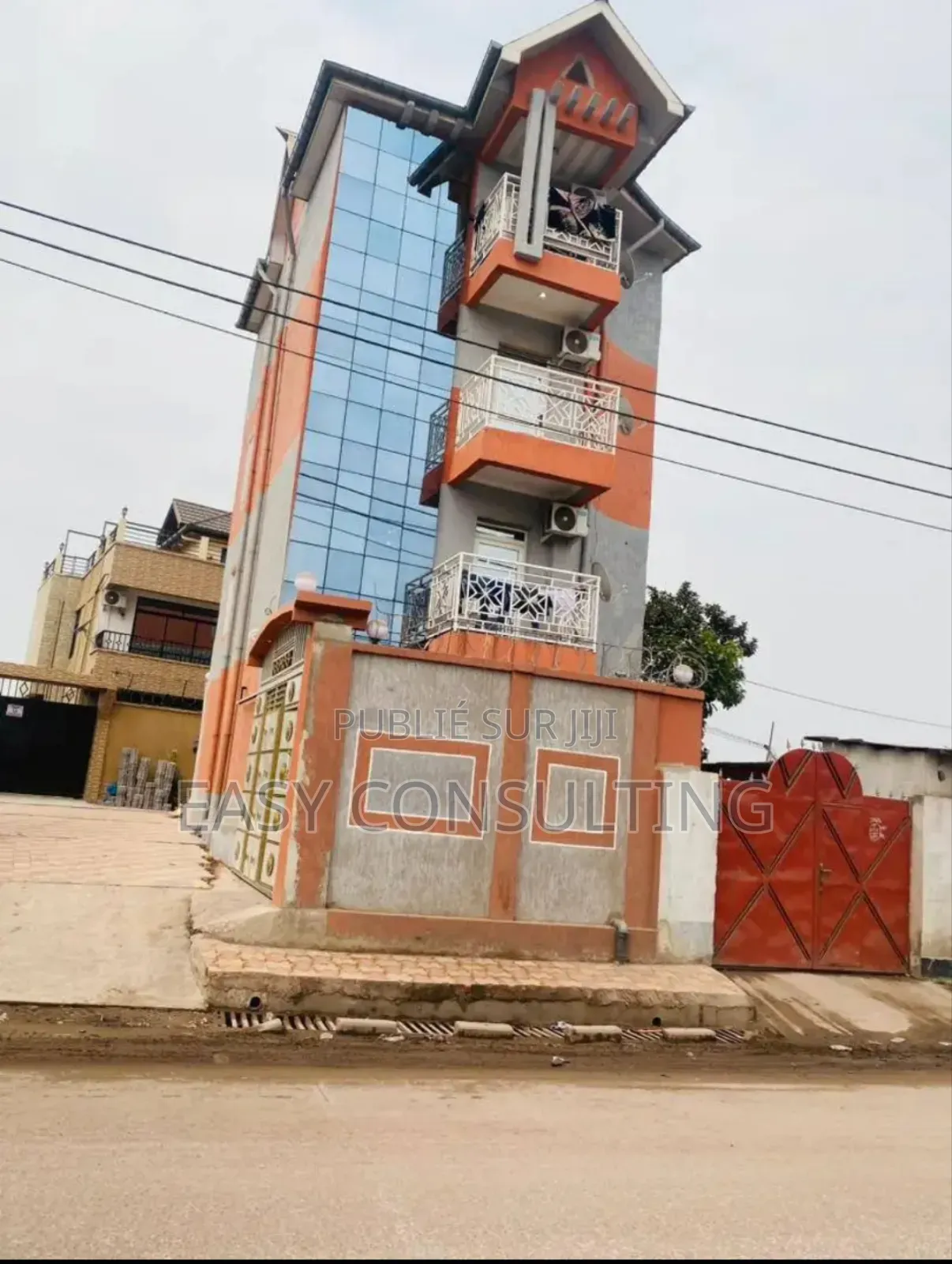 2chbre Villa dans Un Bâtiment, Ngaliema à Vendre