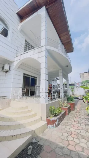 6chbre Villa dans Ngaliema à Vendre