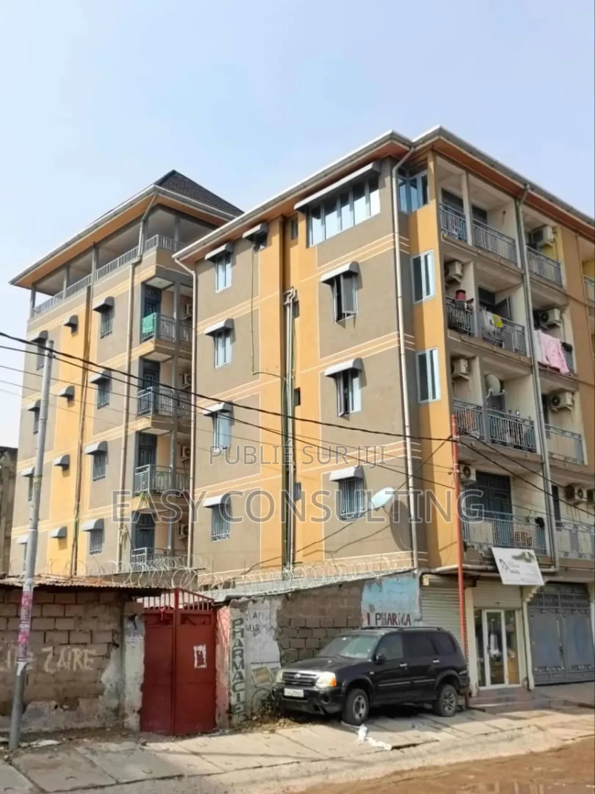 Grande Parcelle Avec 2 Immeubles (20 Appartements) À Vendre À Lingwala