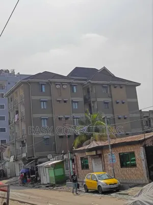 Grande Parcelle Avec 2 Immeubles (20 Appartements) À Vendre À Lingwala