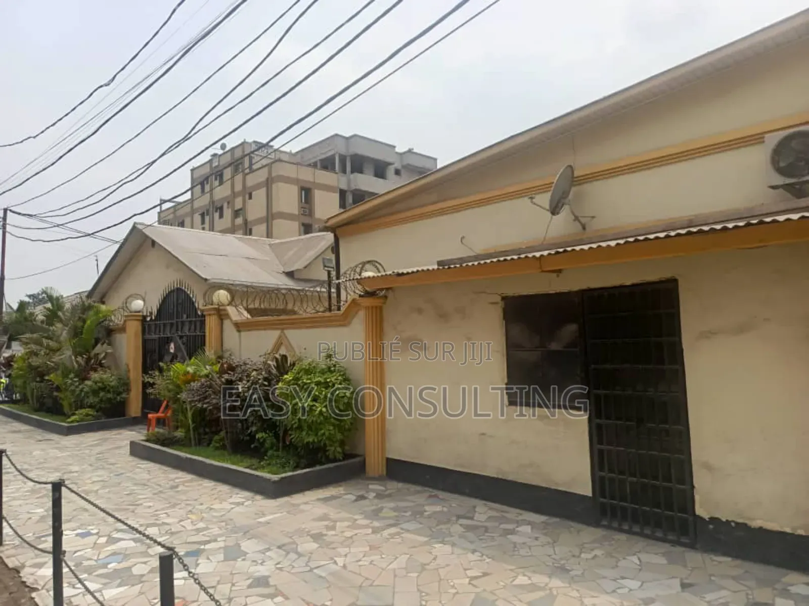 Furnished 3chbre Villa dans Deux Maisons Meubles, Barumbu à Vendre