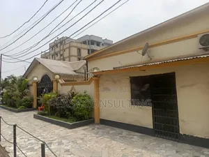 Furnished 3chbre Villa dans Deux Maisons Meubles, Barumbu à Vendre