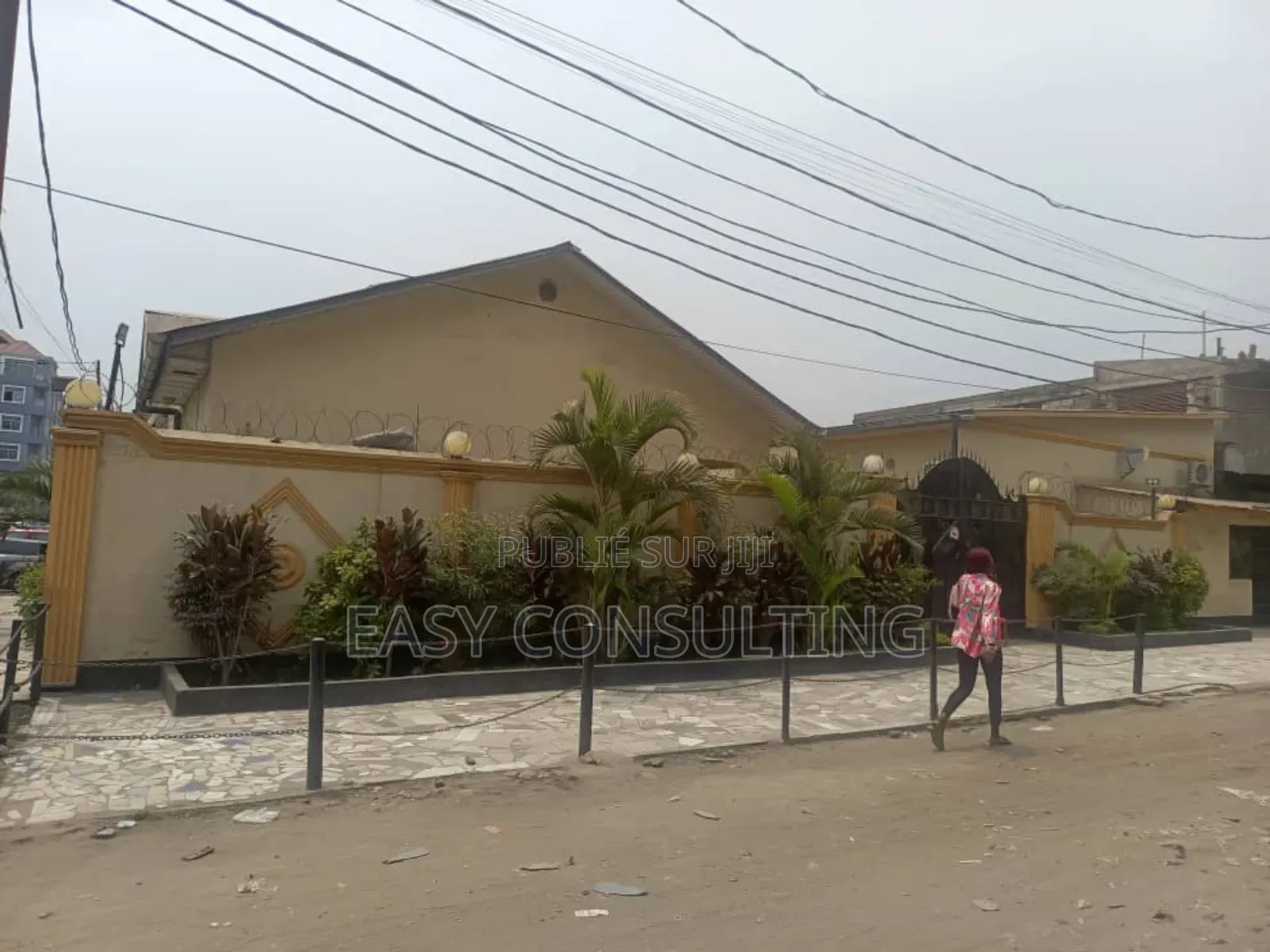 Furnished 3chbre Villa dans Deux Maisons Meubles, Barumbu à Vendre