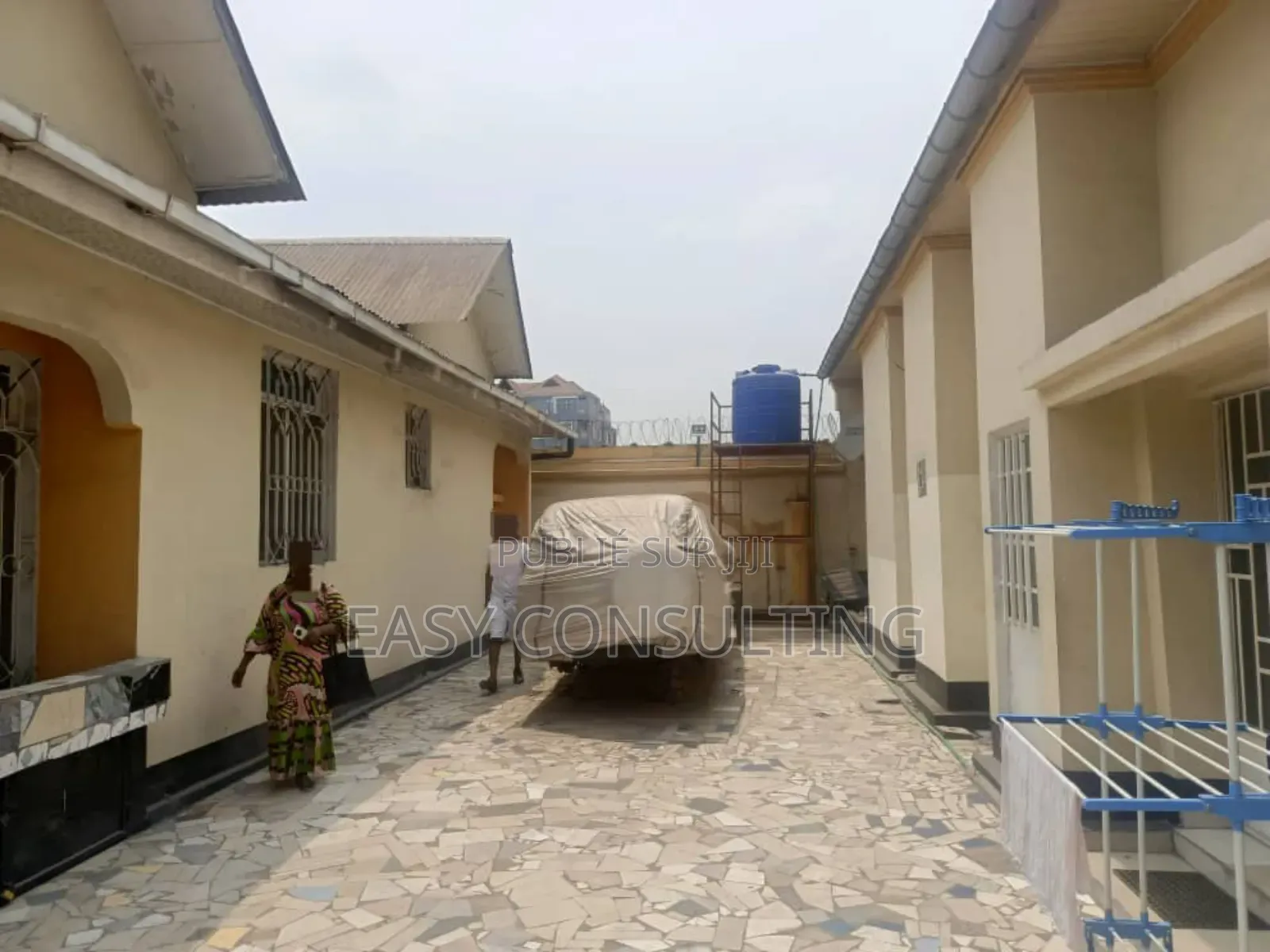 Furnished 3chbre Villa dans Deux Maisons Meubles, Barumbu à Vendre