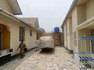 Furnished 3chbre Villa dans Deux Maisons Meubles, Barumbu à Vendre