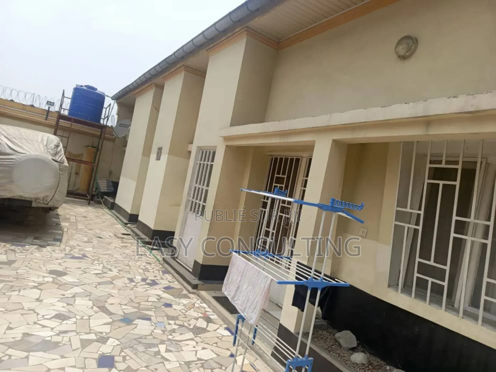 Furnished 3chbre Villa dans Deux Maisons Meubles, Barumbu à Vendre