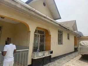 Furnished 3chbre Villa dans Deux Maisons Meubles, Barumbu à Vendre