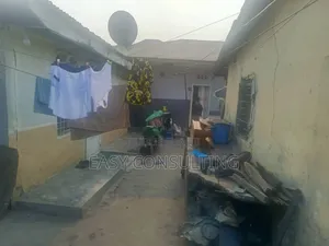 3chbre Villa dans Type Locatifs, Ndjili à Vendre