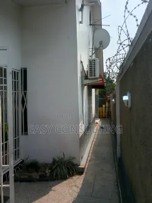 3chbre Maison dans Résidentiel, Mont-Ngafula à Vendre