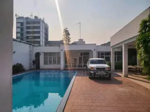 5chbre Villa dans Gombe à Vendre