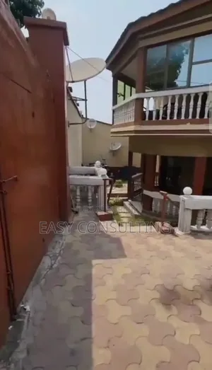 4chbre Villa dans Ngaliema à Vendre