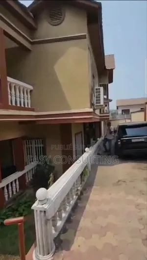 4chbre Villa dans Ngaliema à Vendre