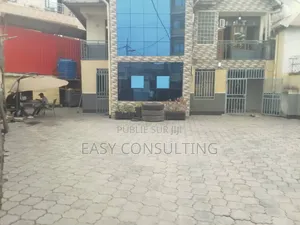 6chbre Villa dans Limete à Vendre