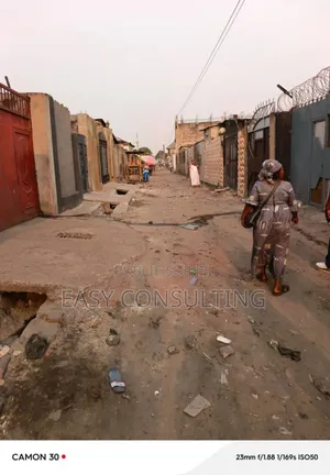 3chbre Maison dans Une Parcelle, Ngiri-Ngiri à Vendre