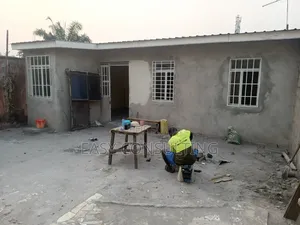 2chbre Maison dans Nsele à Vendre