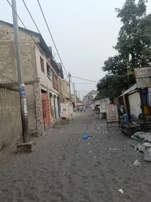 Parcelle Avec Maison À Vendre – Terre Jaune / N'sele (200m2)