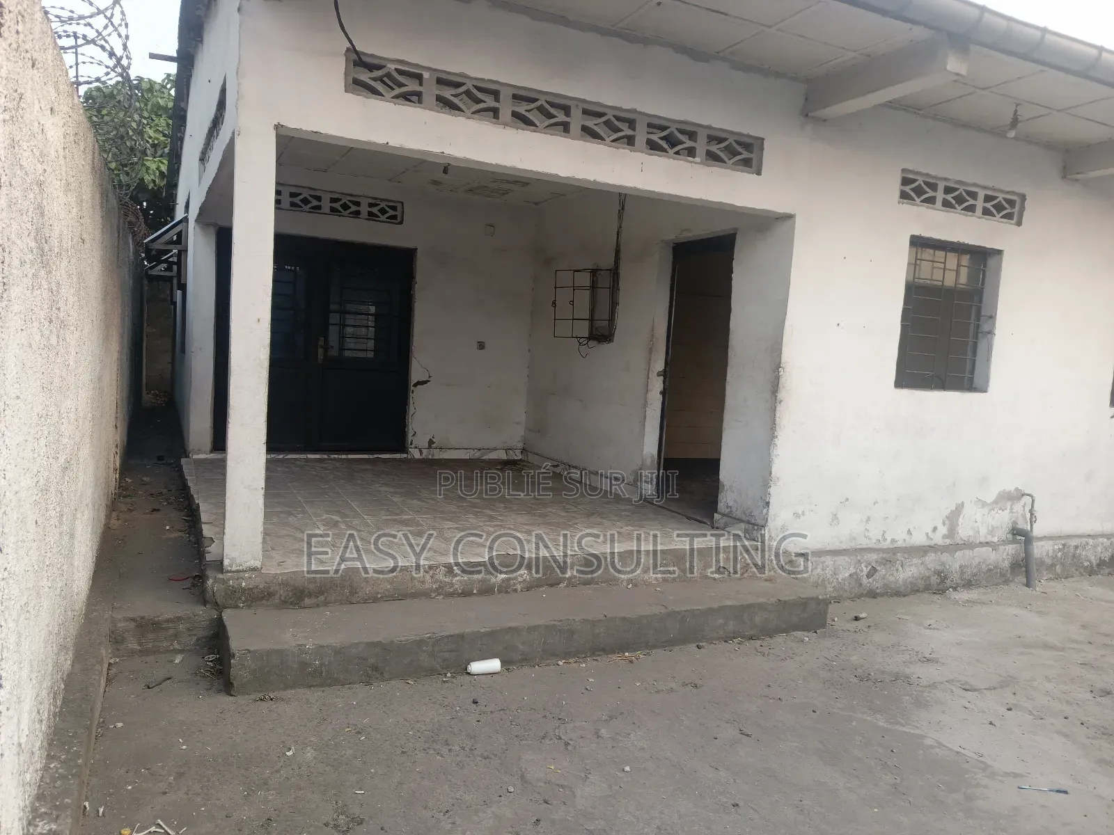 3chbre Villa dans Camp Pm, Nsele à Vendre