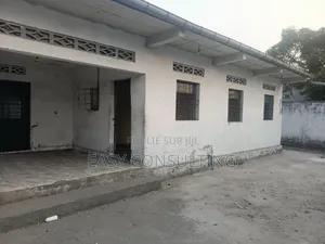 3chbre Villa dans Camp Pm, Nsele à Vendre