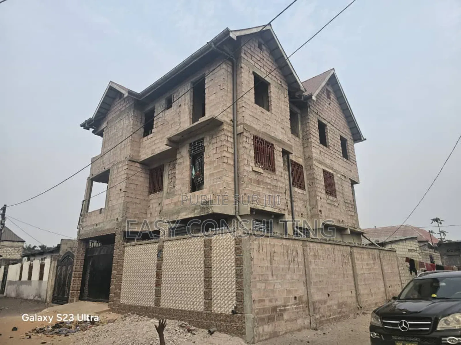 3chbre Maison dans Efobank, Nsele à Vendre