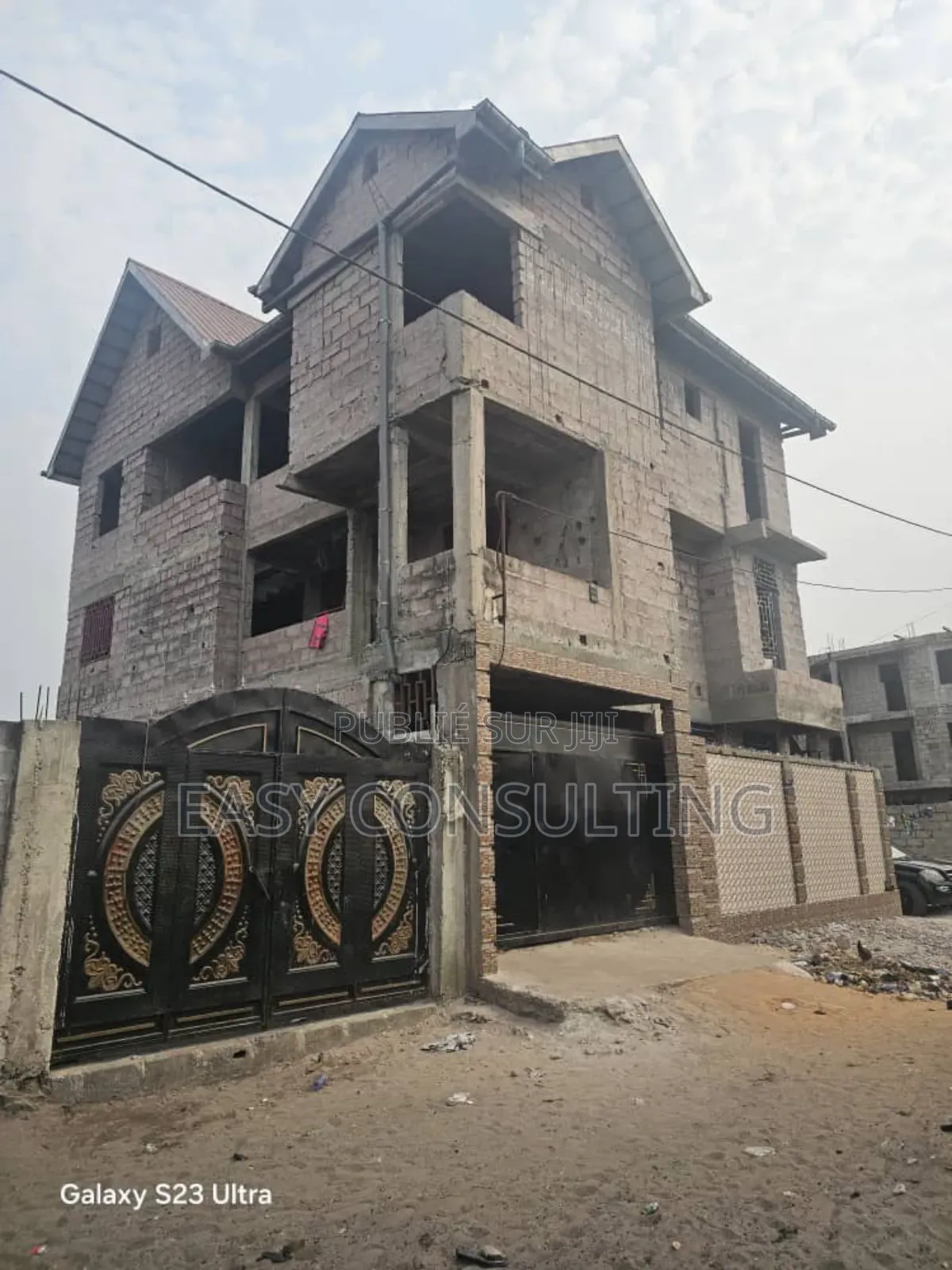 3chbre Maison dans Efobank, Nsele à Vendre