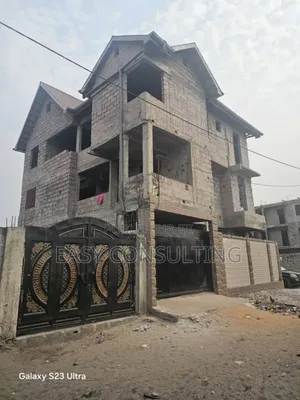 3chbre Maison dans Efobank, Nsele à Vendre