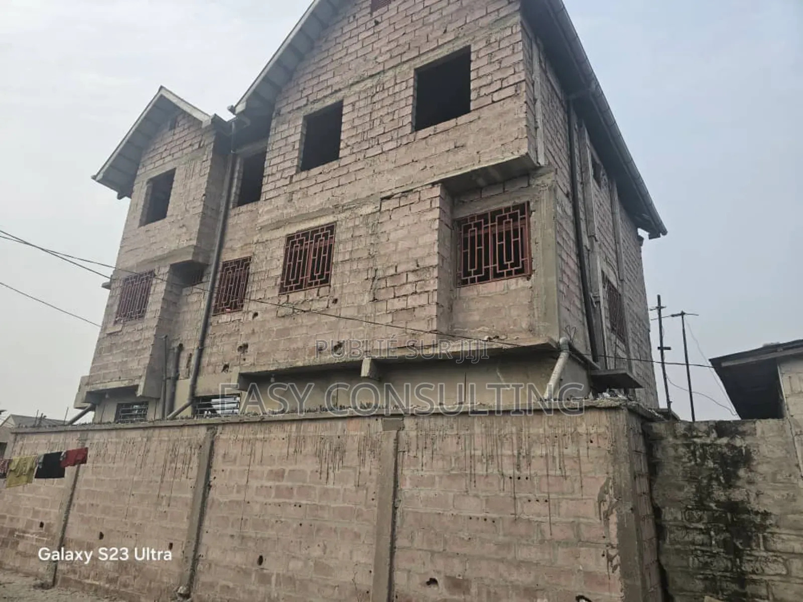 3chbre Maison dans Efobank, Nsele à Vendre