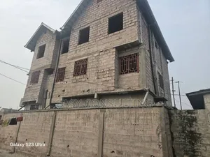 3chbre Maison dans Efobank, Nsele à Vendre