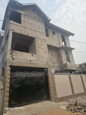 3chbre Maison dans Efobank, Nsele à Vendre