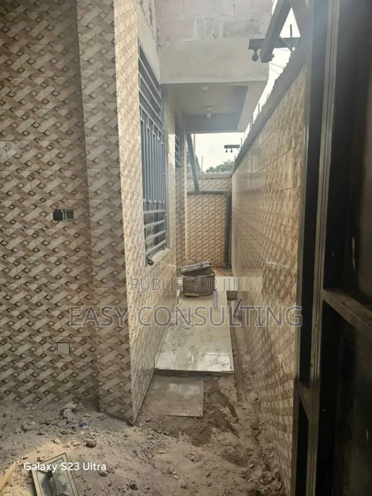 3chbre Maison dans Efobank, Nsele à Vendre