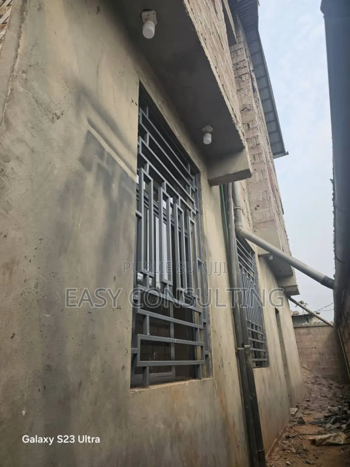 3chbre Maison dans Efobank, Nsele à Vendre