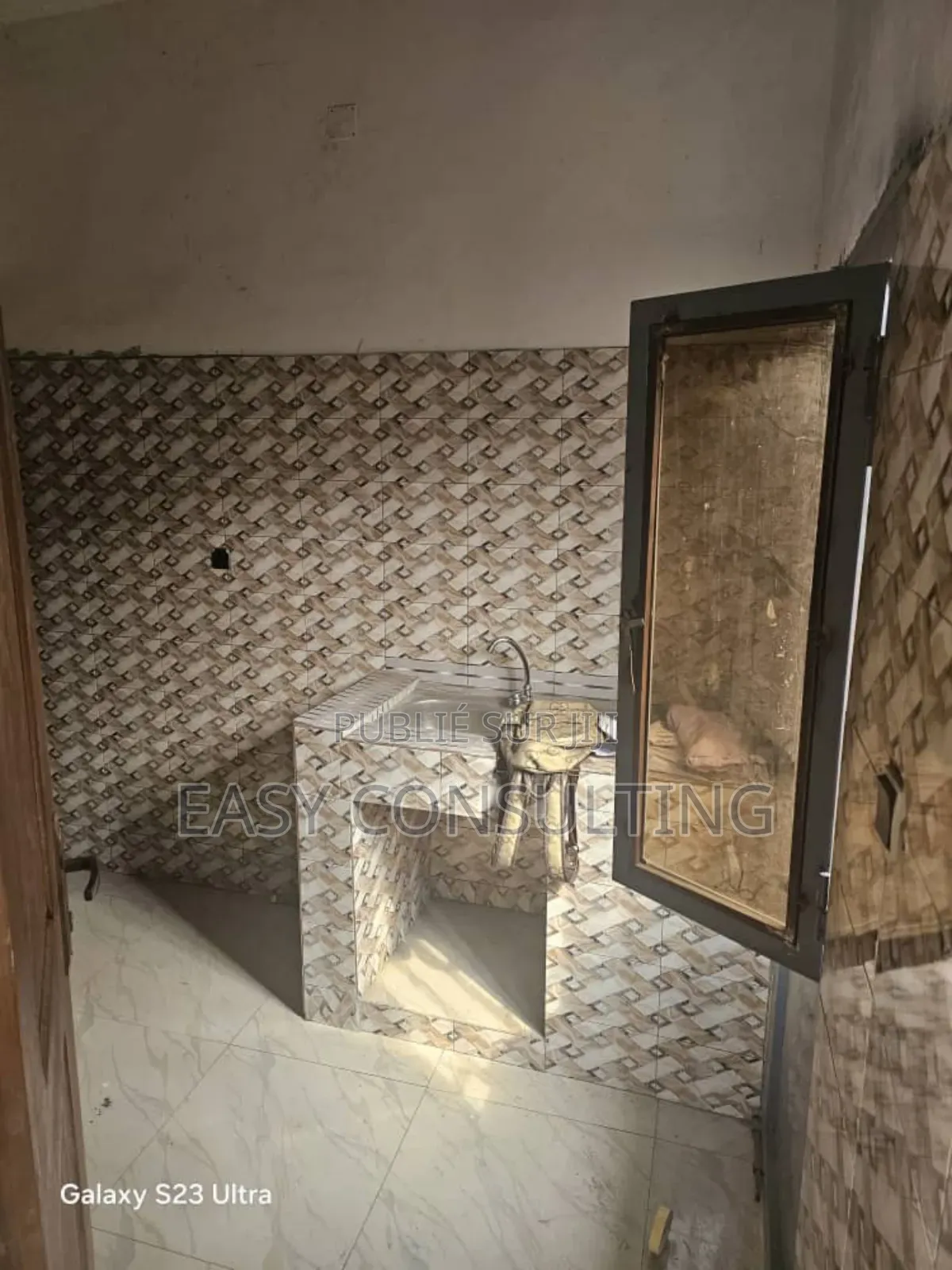 3chbre Maison dans Efobank, Nsele à Vendre