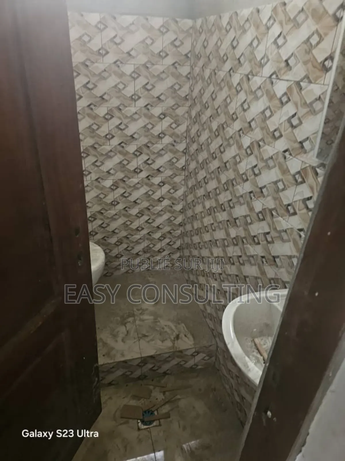 3chbre Maison dans Efobank, Nsele à Vendre