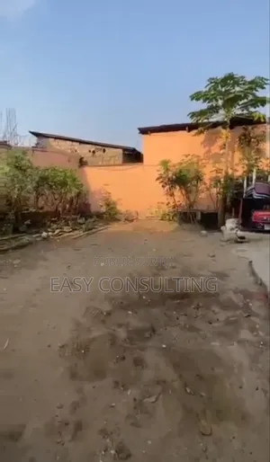 3chbre Villa dans Mboka Sika, Ngaliema à Vendre