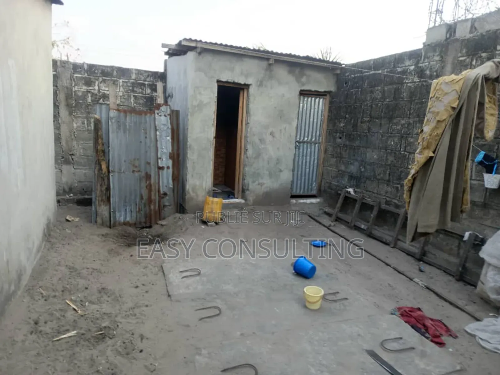 1chbre Maison dans Camp Pm, Nsele à Vendre