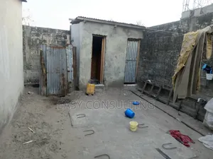 1chbre Maison dans Camp Pm, Nsele à Vendre