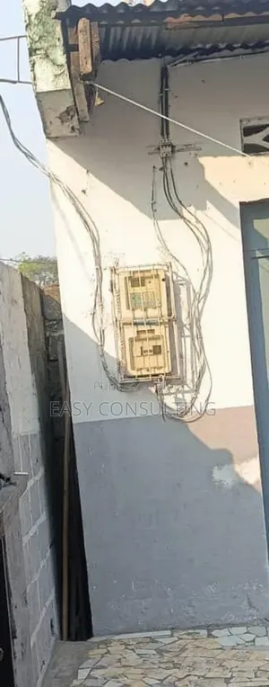 1chbre Maison dans Camp Pm, Nsele à Vendre