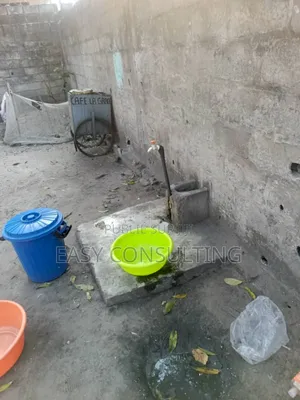 1chbre Maison dans Camp Pm, Nsele à Vendre