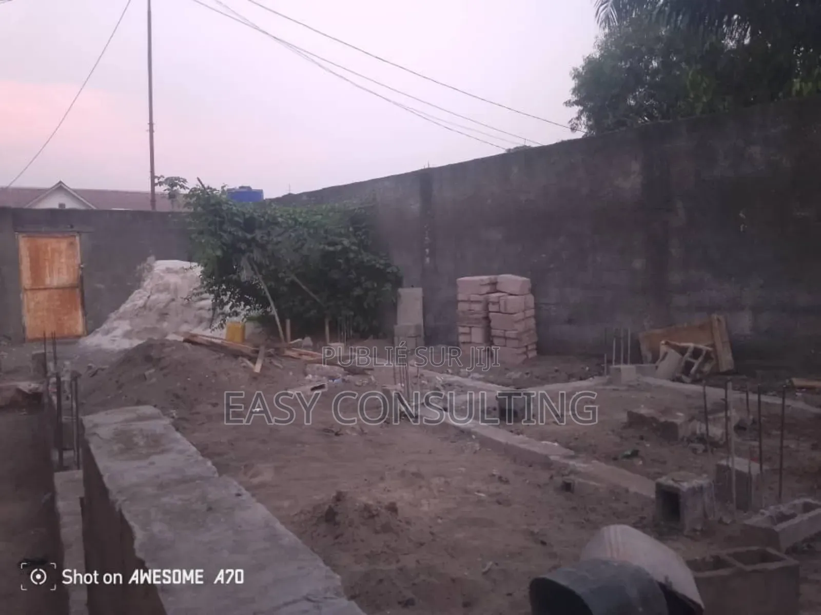 Parcelle Avec Fondation en Étage À Vendre – Quartier Bat, C/ N’Sele