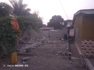 Parcelle Avec Fondation en Étage À Vendre – Quartier Bat, C/ N’Sele