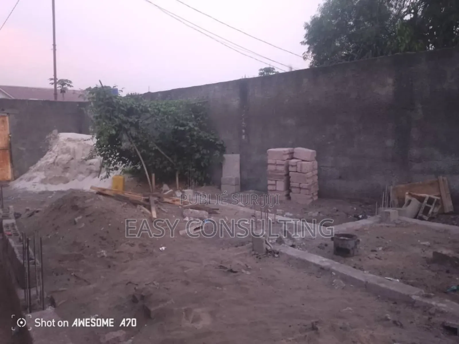 Parcelle Avec Fondation en Étage À Vendre – Quartier Bat, C/ N’Sele