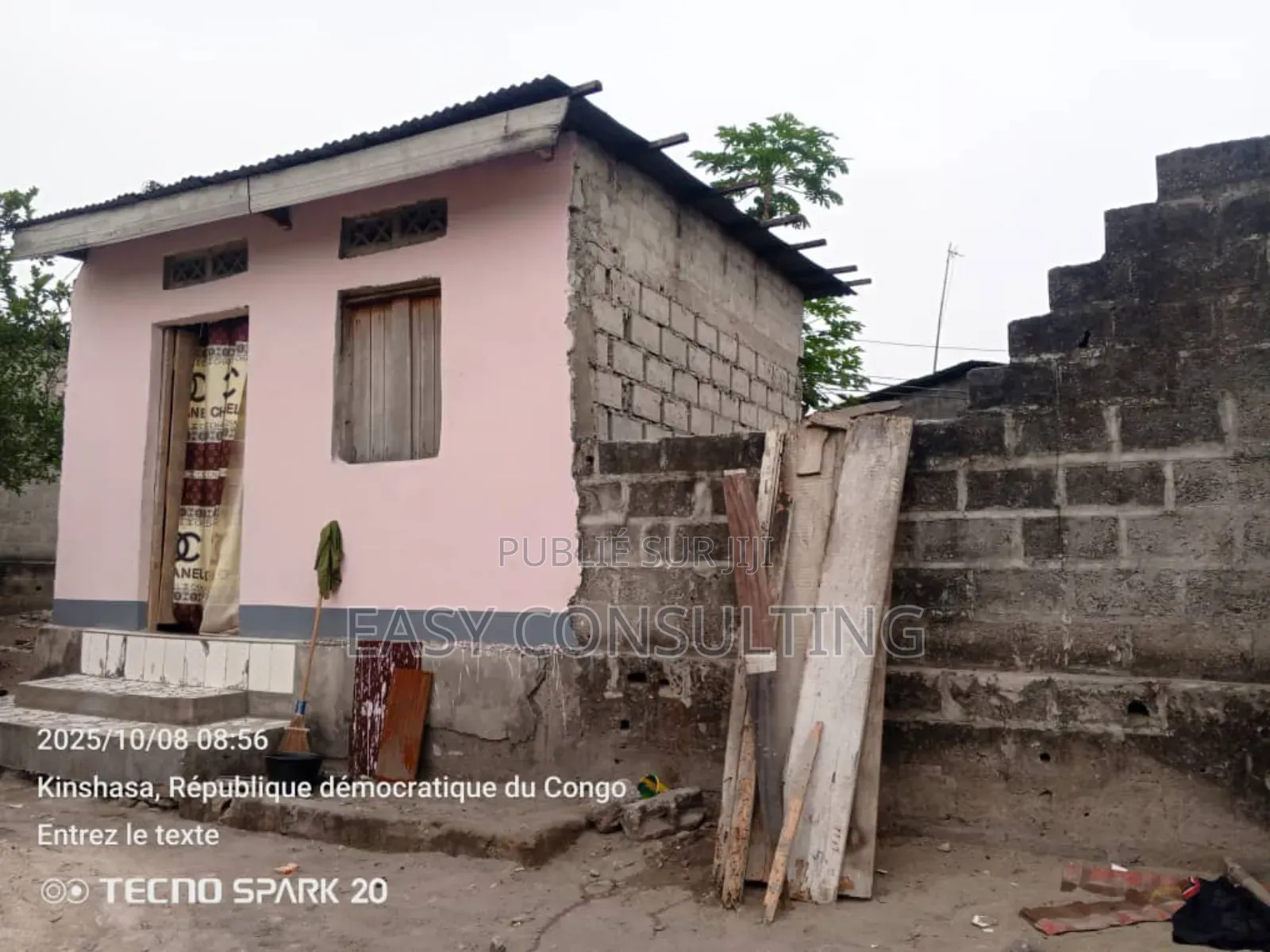 1chbre Villa dans Kinkole, Nsele à Vendre